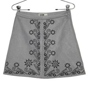 SEEK The Label Faux Suede Embroidered Boho Western Mini Skirt, Light Grey size S
